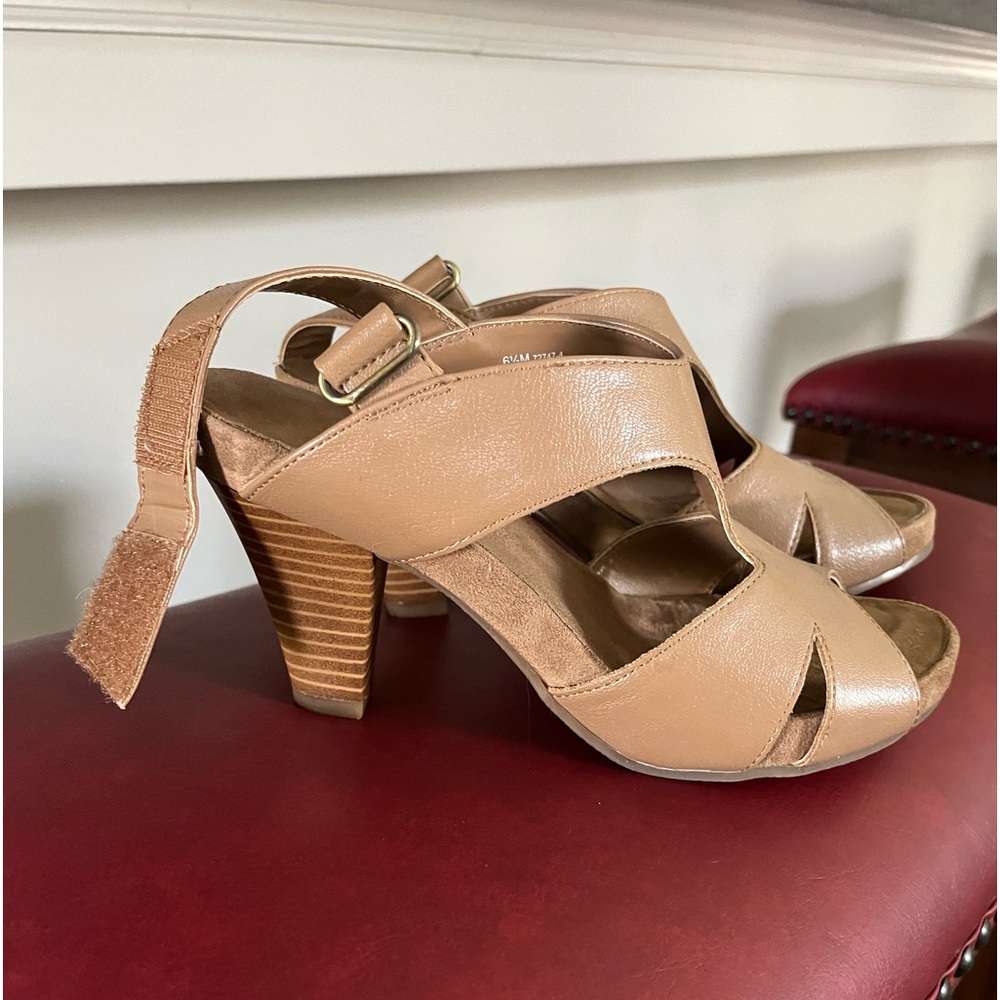 Brown leather sandals, excellent condition.